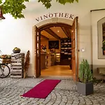 ゲストハウス Weingut Schuh コスヴィヒ