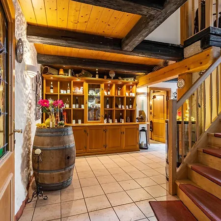 Weingut Schuh Гостевой дом 3*