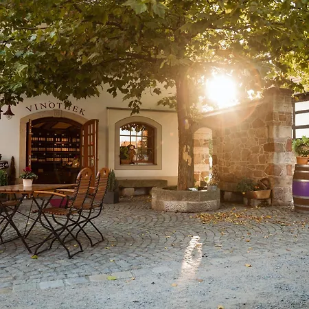 Weingut Schuh Гостевой дом 3*
